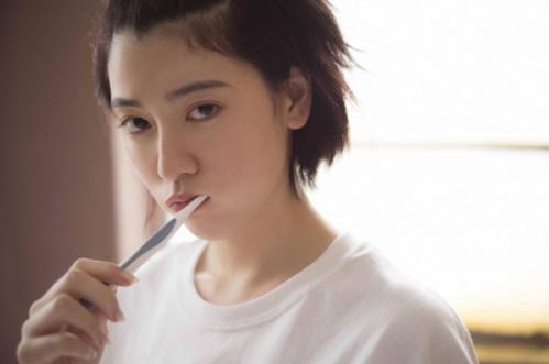 不爱我就拉倒mv女主角是谁 胡玮琪