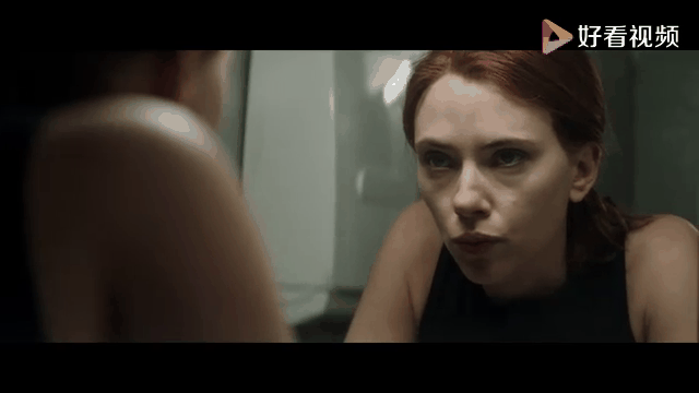 拳王邪魅一笑表情包gif_拳王邪魅笑容GIF图，自信霸气表情包