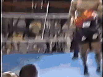 拳王邪魅一笑表情包gif_拳王邪魅笑容GIF图，自信霸气表情包